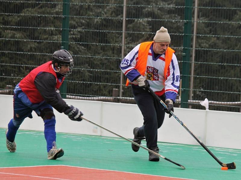 Třetí ročník hokejového Bendy Cupu v Rybníku o putovní pohár starosty obce.