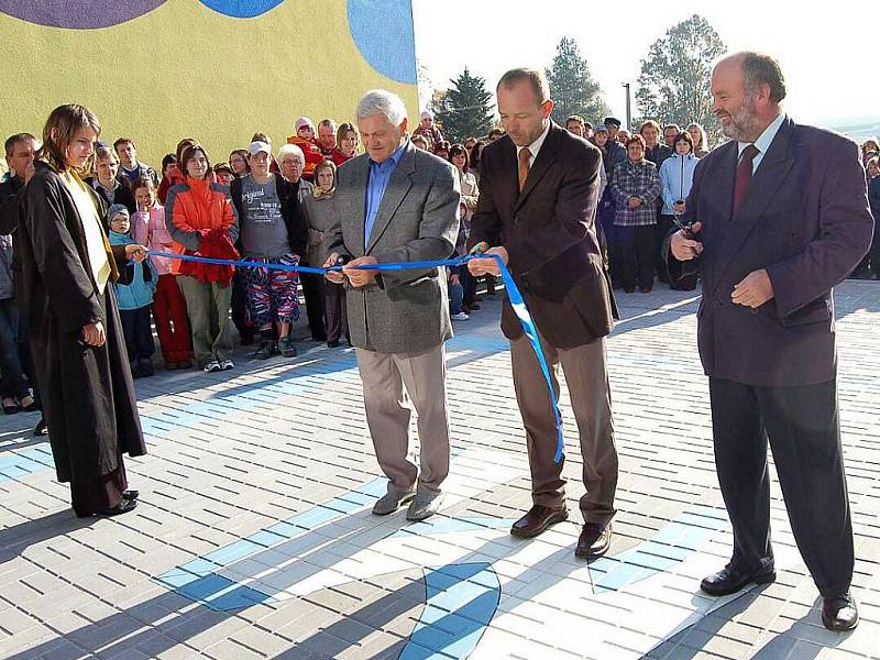 Mrákovská škola uspořádala na oslavu modernizace Den otevřených dveří.