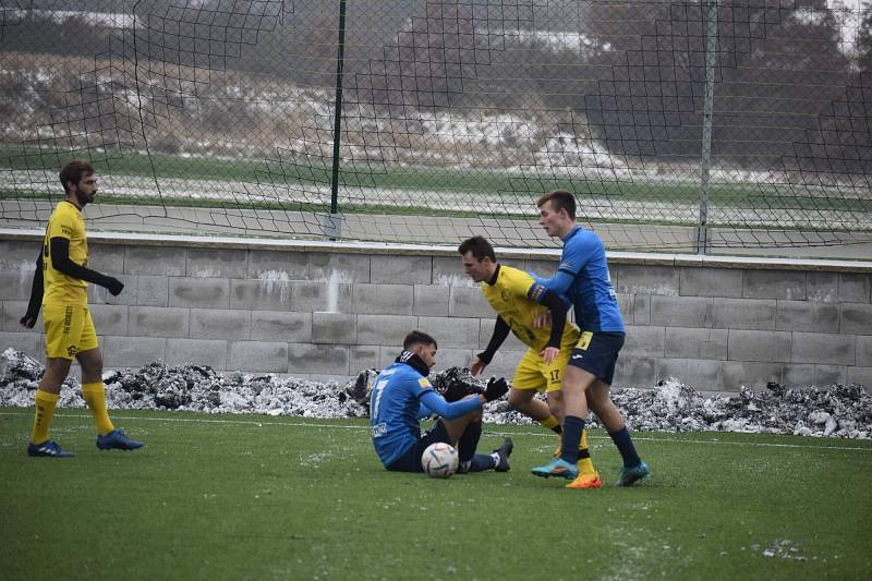 SOUBOJ TÝMŮ Z ČFL mezi Robstavem Přeštice a domažlickou Jiskrou skončil remízou 5:5. Foto: Jiří Pojar