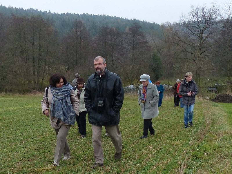 Ze zamykání trhanovské studánky.