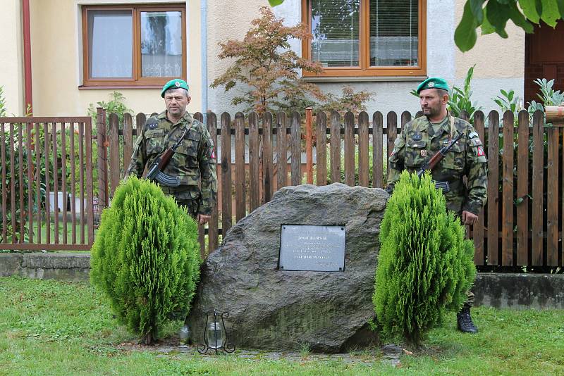 Slavnostní odhalení pamětní desky legionářů a pietní akty.