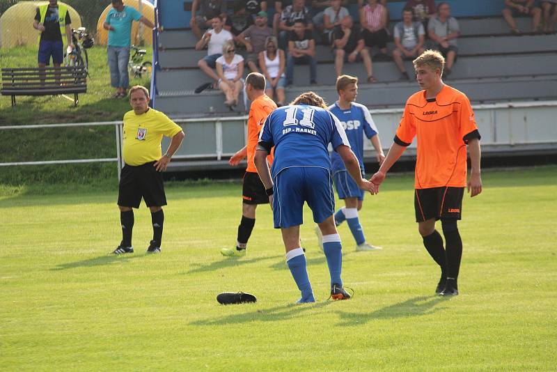 Jedenáctigólová demolice Chodova B (oranžové fresy) v Mrákově s místní rezervou (modré dresy).