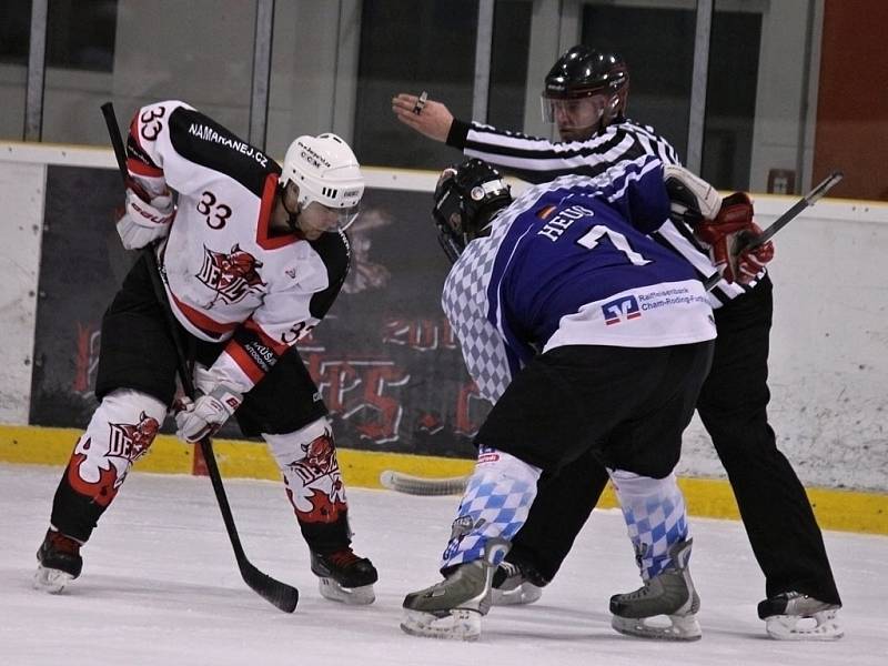 Ve šlágru 9. kola Domažlické NHL na sebe narazily dva dosud neporažené týmy, domažličtí AHC Devils a Ice Barons Waldmünchen.