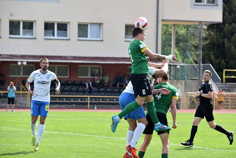 25. kolo FORTUNA ČFL, skupina A: Sokolov - Domažlice (bílí) 3:0.