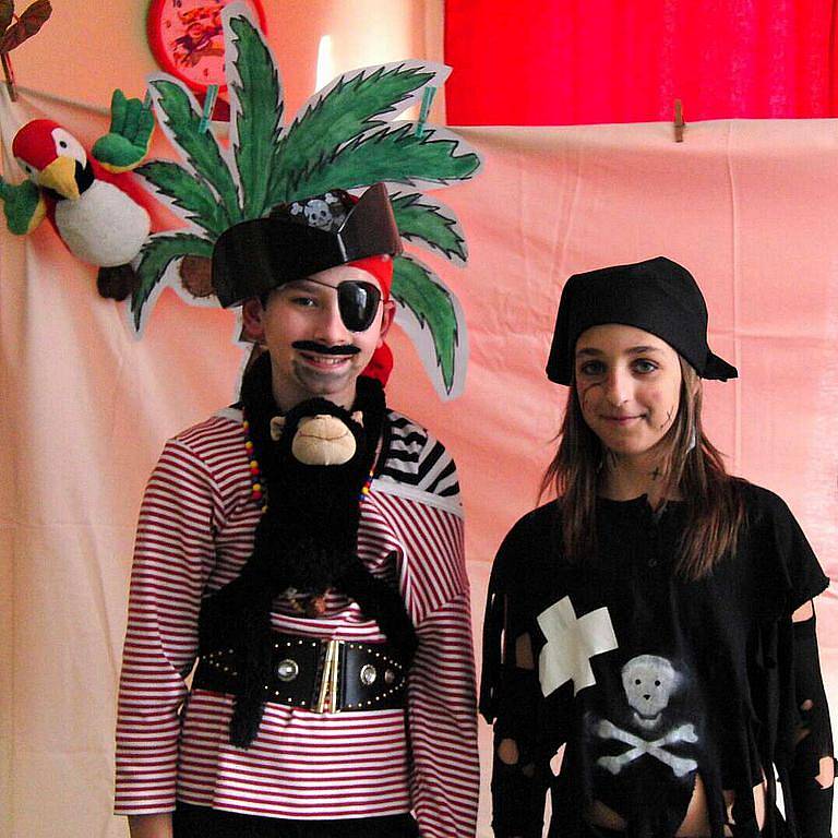  Postřekovská škola zpříjemnila den zápisu budoucím prvňáčkům pirátskou hrou a šátky.