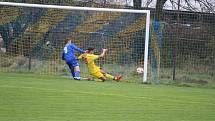 FOTBALOVÁ I.B TŘÍDA: Tatran Chodov (ve žlutém) - TJ Chodský Újezd (v modrém) 2:2 (2:0), na PK 3:4.