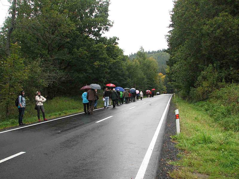 Ze slavnostního otevření Česko-německé naučné stezky Lísková/Haselbach a procházky po ní.