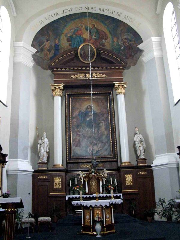 Z klášterního kostela Nanebevzetí Panny Marie v Domažlicích.
