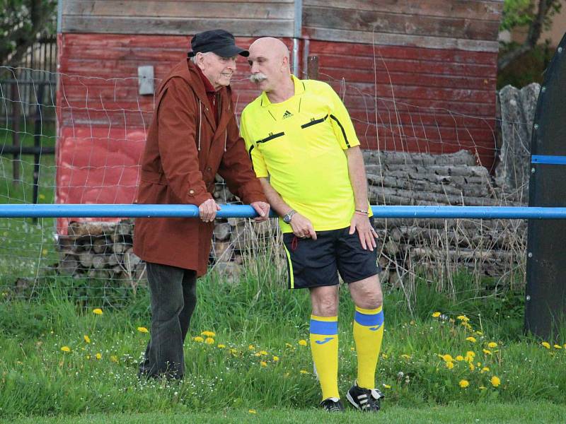 Fotbal ve Staňkově slavil 90. let existence. V rámci oslav se tamní stará garda utkala s Amforou.