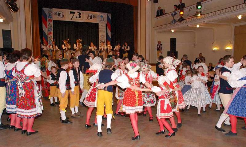 Z vystoupení dětského souboru Mráček - budoucnosti mrákovského souboru.