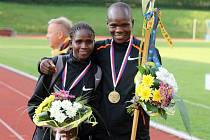 KEŇANÉ NA STŘELNICI. Christine Chepkemei z Keni byla v Domažlicích nejrychlejší ženou v závodě na 10 km, totéž dokázal její krajan Henry Kemboi mezi muži.