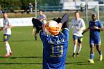 13. kolo FORTUNA ČFL, skupina A: FK Motorlet Praha (modří) - TJ Jiskra Domažlice (hráči v bílých dresech) 1:1 (1:1).