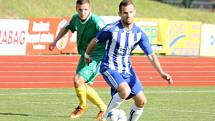 Z utkání třetiligové Jiskry Domažlice s 1. FC Karlovy Vary.