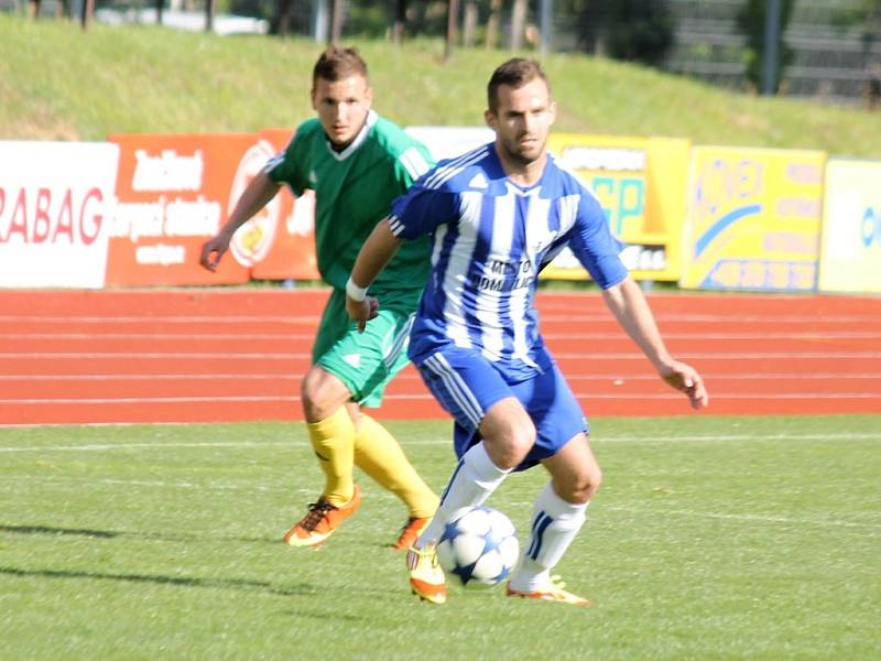 Z utkání třetiligové Jiskry Domažlice s 1. FC Karlovy Vary.