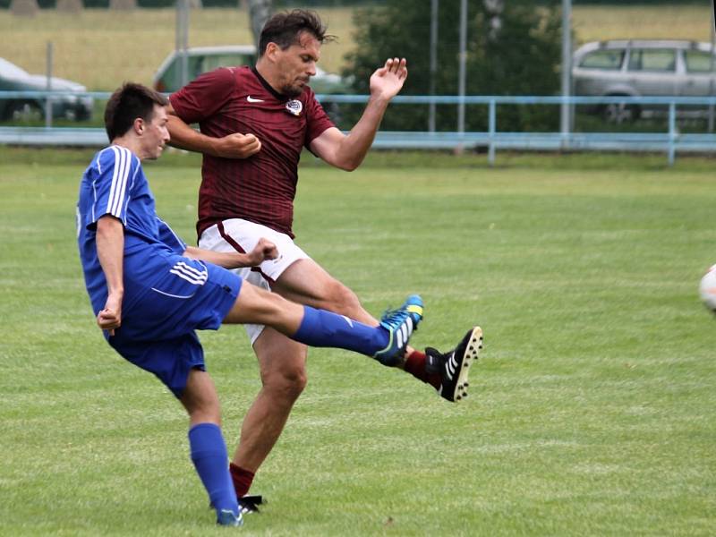 Pouťový zápas fotbalistů Sokola Postřekov a SG Sparta Praha.