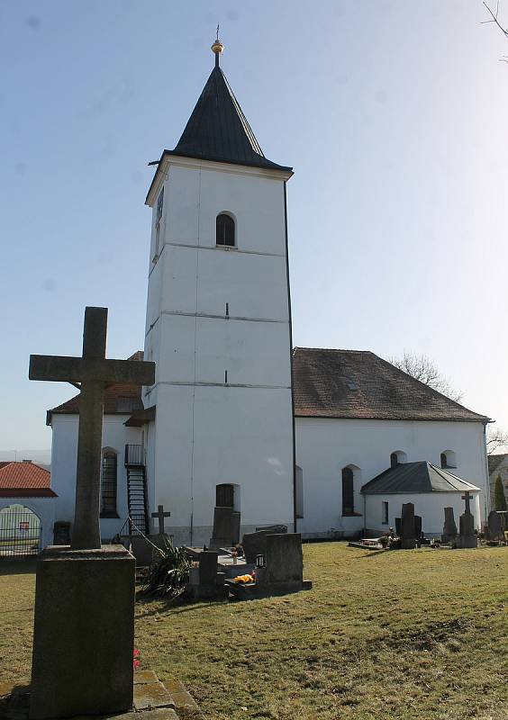 Hřbitov u kostela sv. archanděla Michaela ve Všerubech.