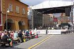 Letošní ročník festivalu Bohemia Jazz Fest se konal v sobotu. Náměstím se nesla příjemná jazzová hudba.