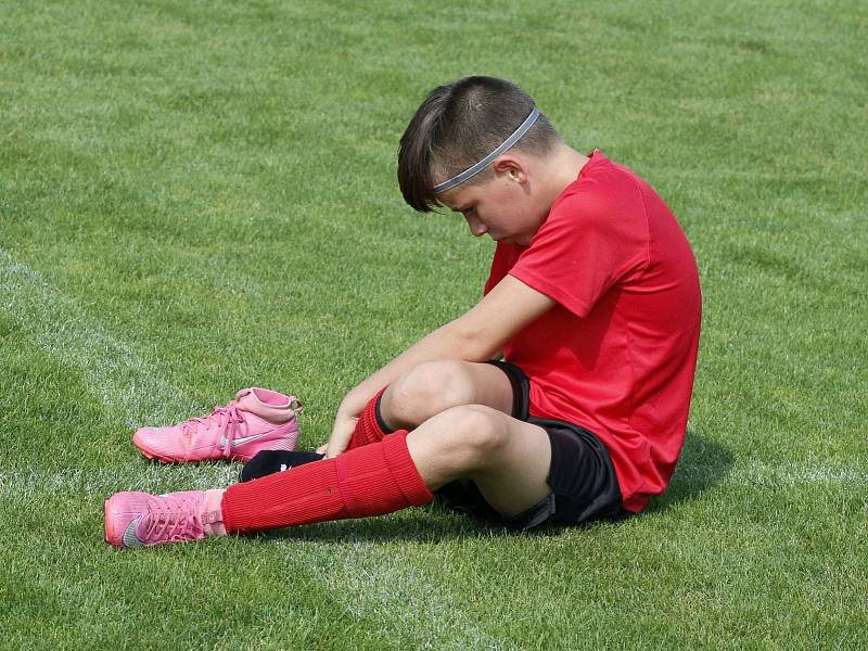 Fotbalisté z domažlické Jiskry si ve středu zahráli přátelský zápas se žáky FK Hodonín.