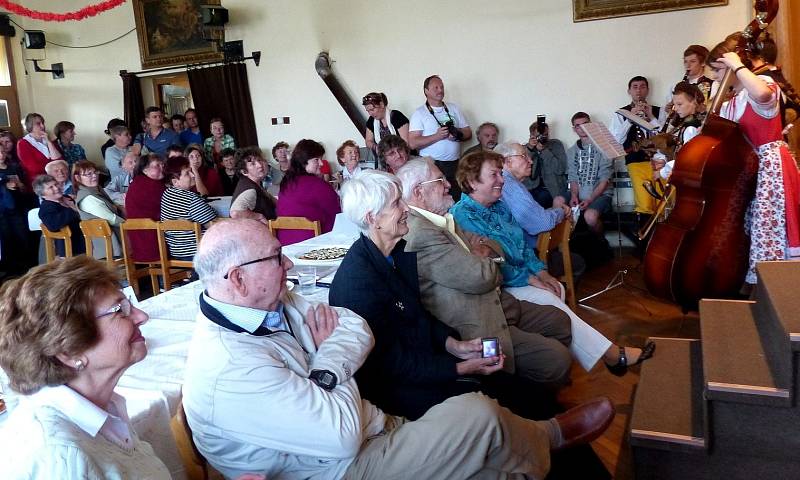 Z uvítání po 69 letech a besedy s americkými válečnými veterány v Pasečnici.