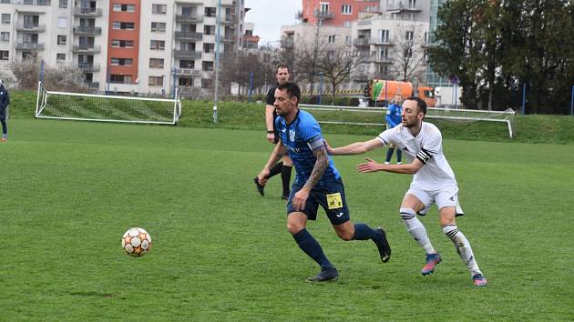 Fotbalisté domažlické Jiskry prohráli v 19. kole v Hostivaři s týmem Zbuzan 0:3.