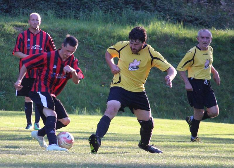 Sokol Hlohová (ve žlutém) - Sokol Všeruby (v červeném) 2:4.