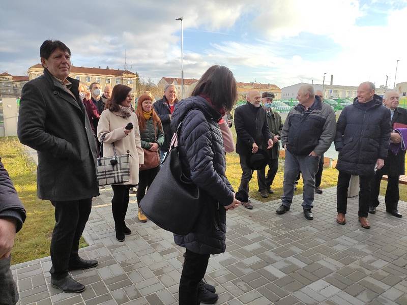 Moderní a bezbariérová budova mateřské školy v Petrovické ulici navýší kapacitu domažlických školek o osmačtyřicet míst. V objektu najde zázemí pětasedmdesát dětí.