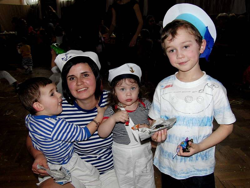 Dílské kuželkářky uspořádaly pro děti karneval, letos to byl Námořnický bál.