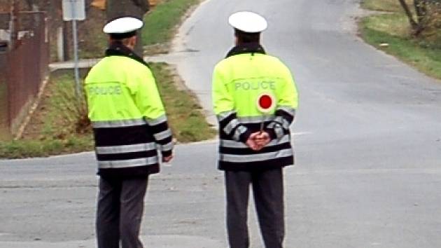 Posílené policejní hlídky budou dnes i zítra dohlížet na veřejný pořádek a silniční provoz.