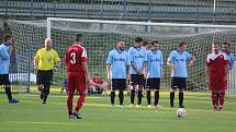 FK Holýšov B (v modrém) - Sokol Osvračín (v červeném) 2:2, na penalty 2:4.