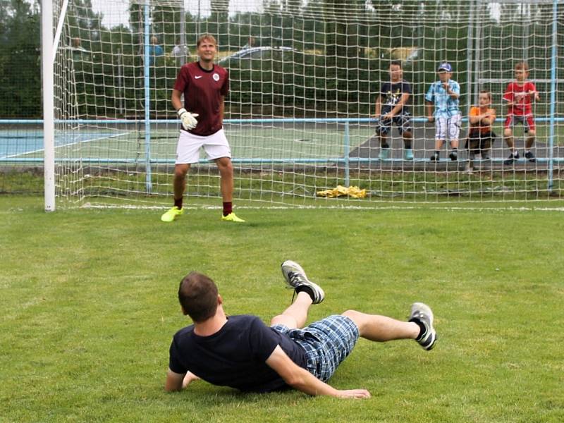 Pouťový zápas fotbalistů Sokola Postřekov a SG Sparta Praha.