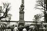 Detail fota z Prvomájové manifestace Německé sociálně demokratické strany 1. 5. 1936.