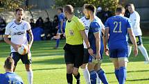 13. kolo FORTUNA ČFL, skupina A: FK Motorlet Praha (modří) - TJ Jiskra Domažlice (hráči v bílých dresech) 1:1 (1:1).