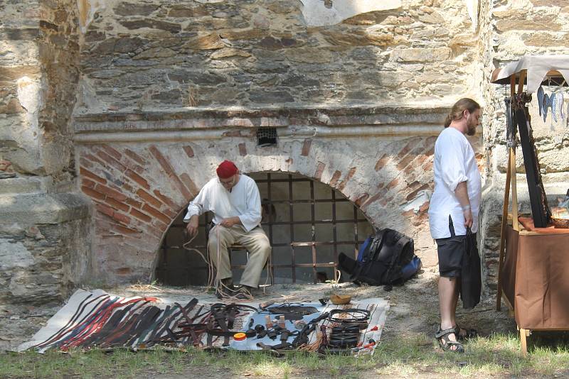 Letos se uskutečnila již třetí bitva na svaté Anně. Tentokrát se dobýval hrad. Nechyběly ani souboje s meči a palné zbraně.