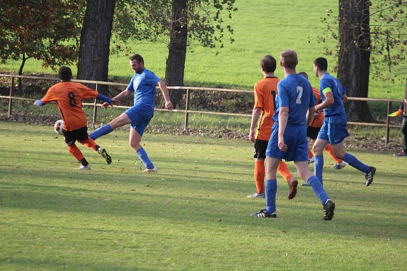 Sokol Zahořany (v modrém) - Sokol Blížejov (v oranžovém) 3:0 (1:0).