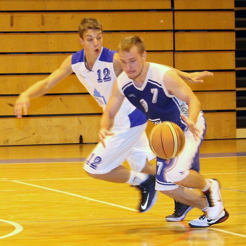 Z pohárového utkání basketbalistů Jiskry Domažlice s BK Kladno.