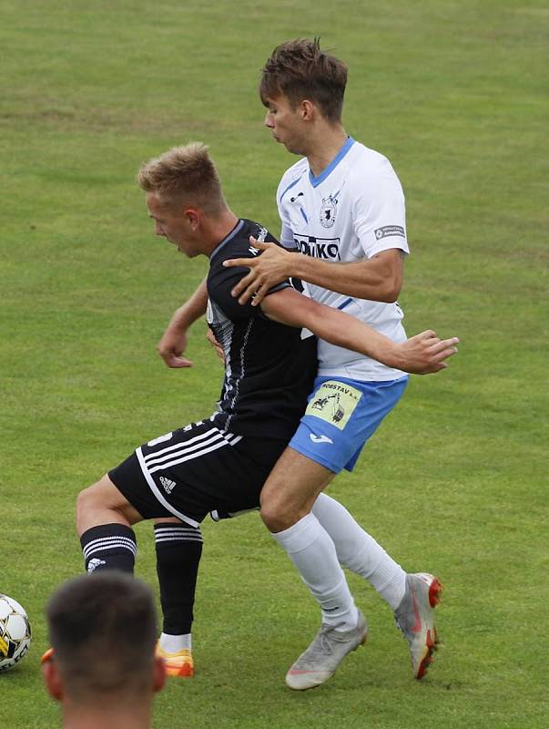 3. kolo FORTUNA ČFL A: Dynamo České Budějovice B - TJ Jiskra Domažlice (hráči v bílých dresech) 0:1 (0:1).