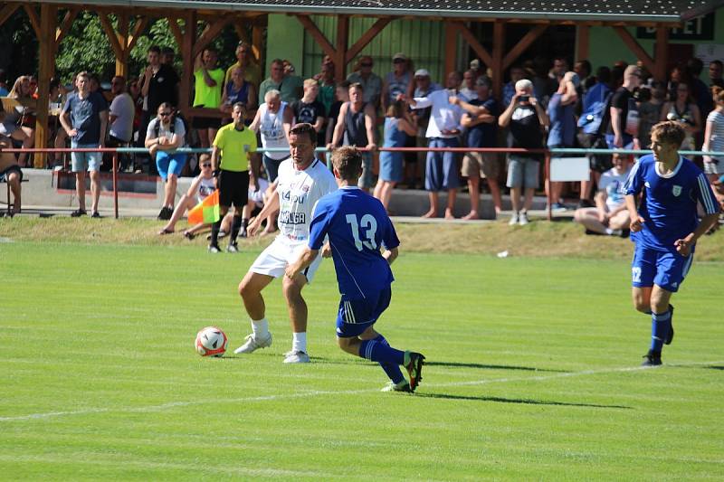 Přátelský zápas na oslavu 55 let herce Ivana Trojana v Krchlebech: šKrchlebský samet - Real Top Praha 6:10.