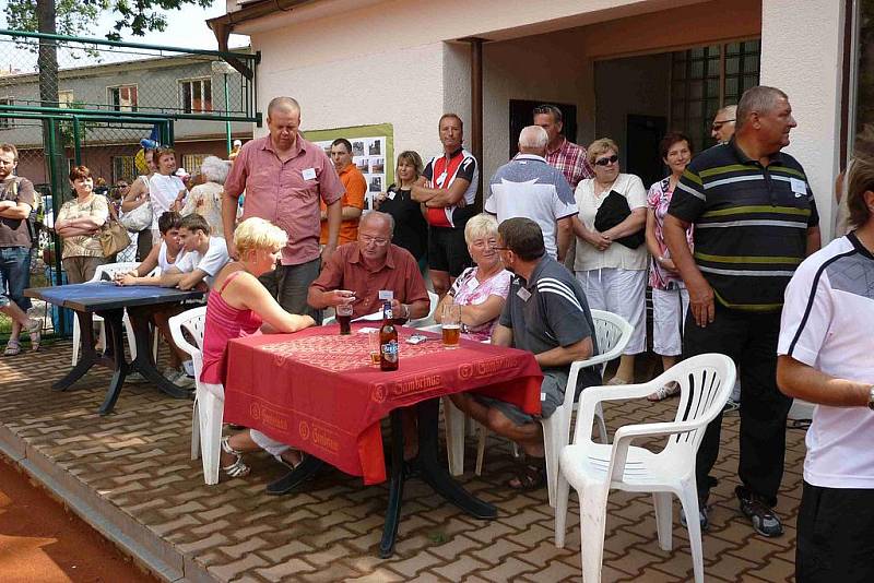 Ze slavnostního otevírání zrekonstruovaných kurtů na domažlické Střelnici.