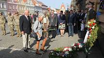 Na 73. výročí konce druhé světové války dorazil válečný veterán James Duncan (93), který Domažlice osvobozoval.