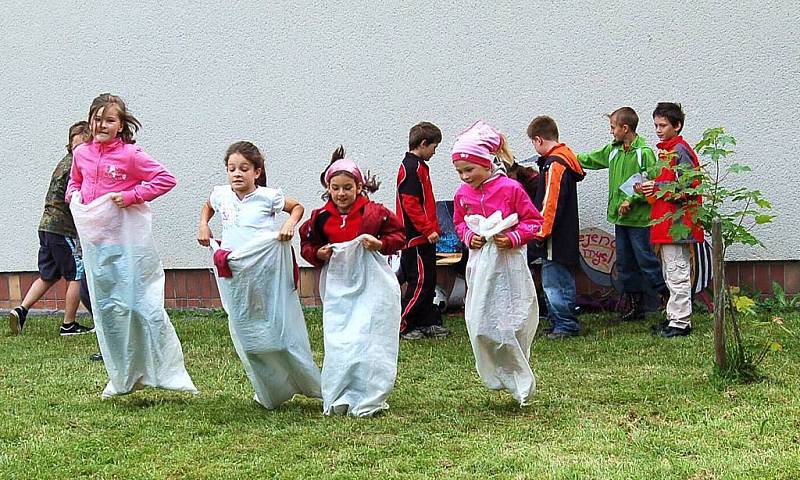 ZŠ Msgre B. Staška Domažlice - Den dětí a návštěva hasičů.