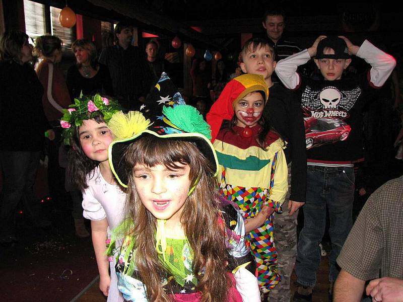 Z karnevalu pro děti v Újezdě.