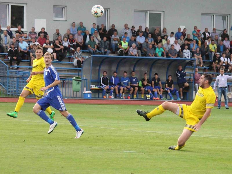 Třetiligové derby mezi FK Tachov a Jiskrou Domažlice.