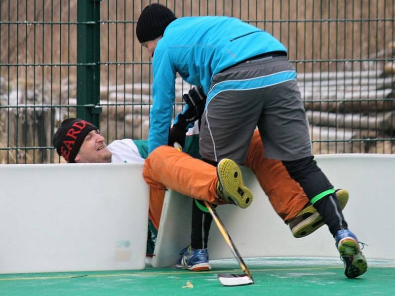 Třetí ročník hokejového Bendy Cupu v Rybníku o putovní pohár starosty obce.