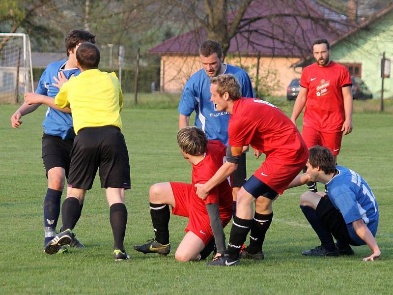 Z utkání fotbalistů Mrákova s rezervou Horšovského Týna.