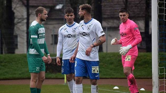 FORTUNA ČFL, skupina A: TJ Jiskra Domažlice (na snímku fotbalisté v bílomodrých dresech) - Bohemians Praha 1905 B 2:0.