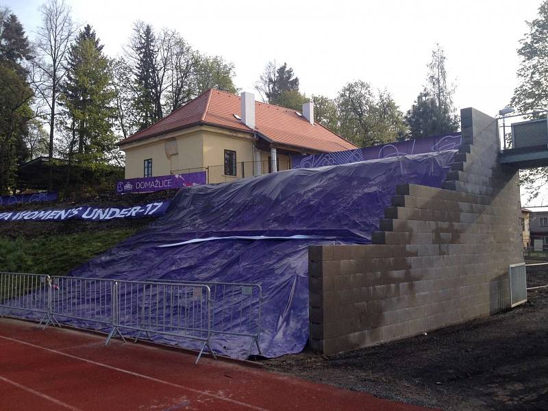 Stadion Střelnice po prvním utkání šampionátu.