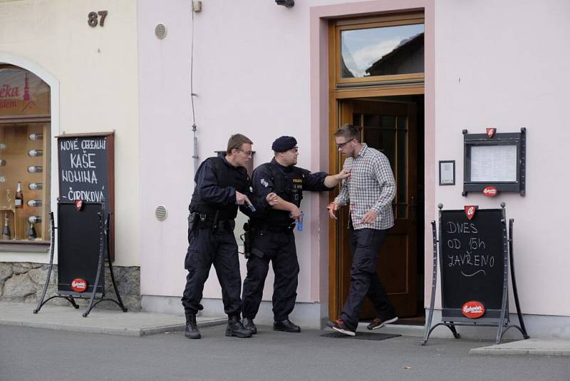 Cvičný policejní zásah v restauraci Zubřina.