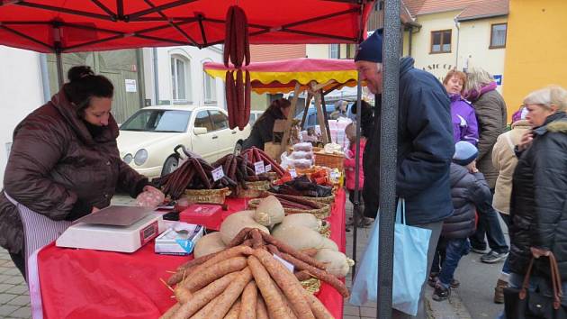 Vánoční trhy a rozsvícení stromu ve Staňkově.