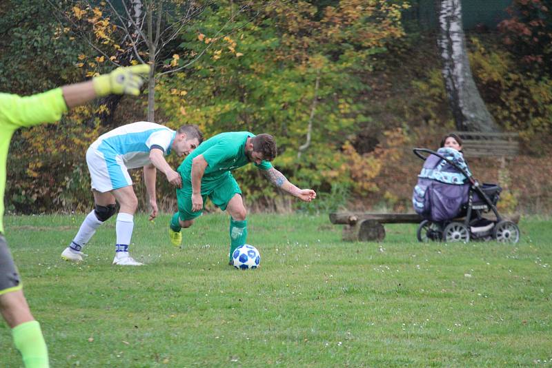 Sokol Babylon (v bílém) - Sokol Luženice (v zeleném) 0:1 (0:1).