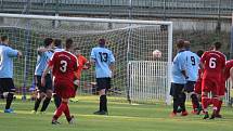 FK Holýšov B (v modrém) - Sokol Osvračín (v červeném) 2:2, na penalty 2:4.